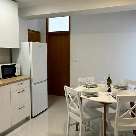 Nikola Skarica 7 * Duće